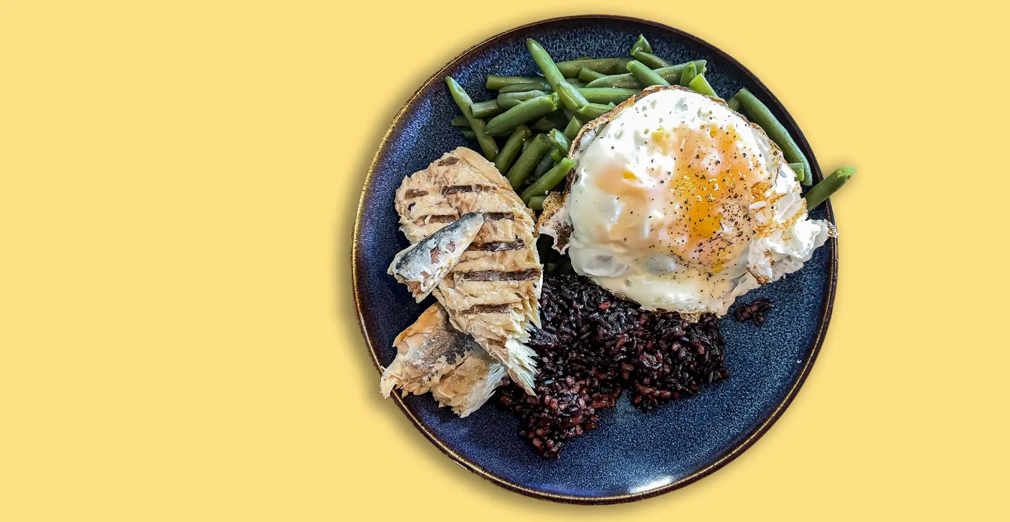 Une assiette composée d'aliments pour augmenter la testostérone