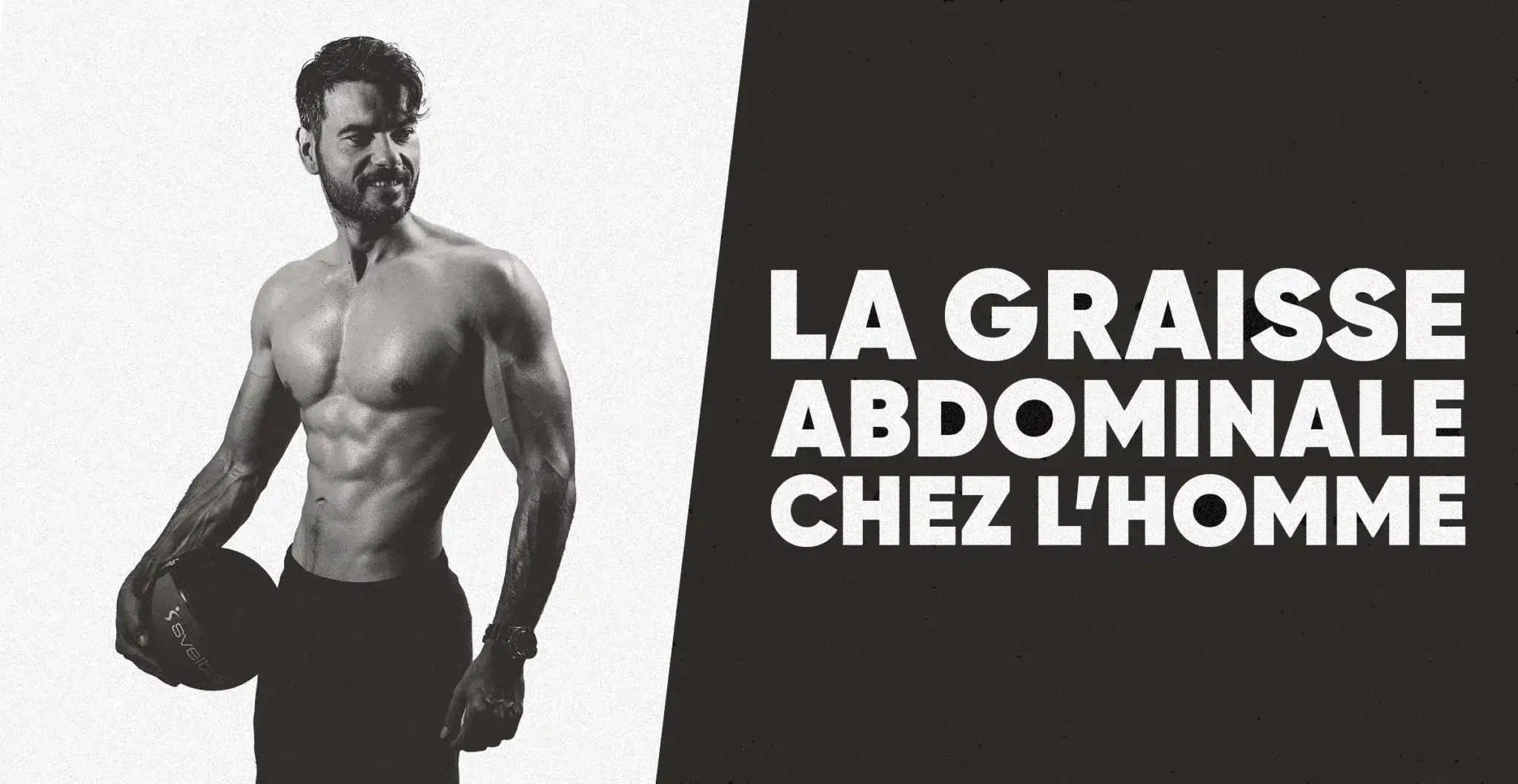 Homme musclé tenant un ballon de fitness, illustrant un corps sans graisse abdominale grâce à un mode de vie sain et naturel