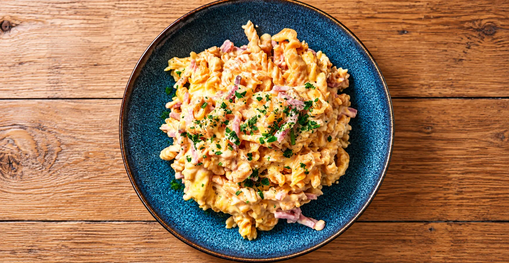 Mac and cheese protéiné aux lentilles corail, jambon et cheddar