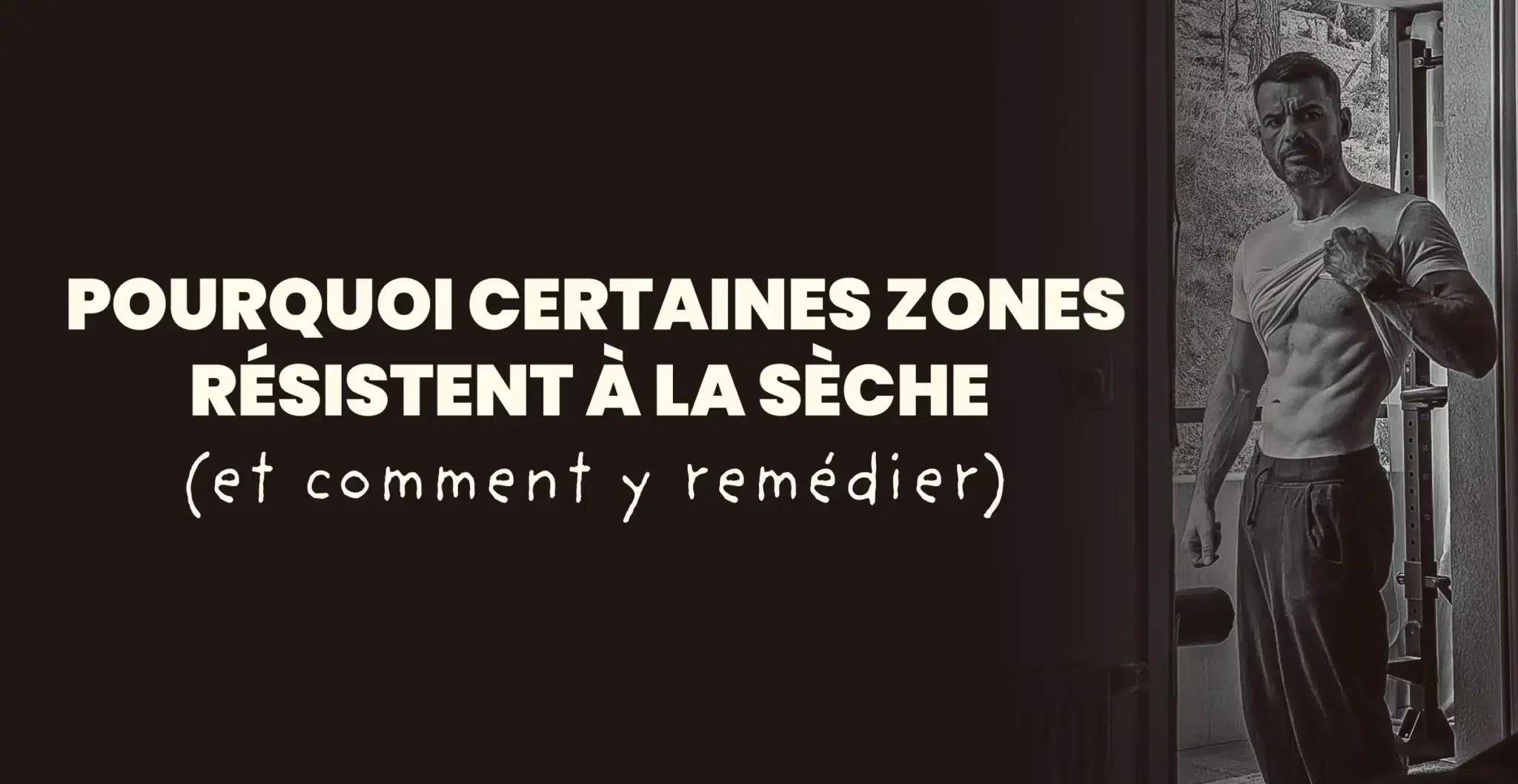 Homme musclé montrant ses abdominaux — visuel pour « Pourquoi certaines zones résistent à la sèche » (vidéo + PDF).