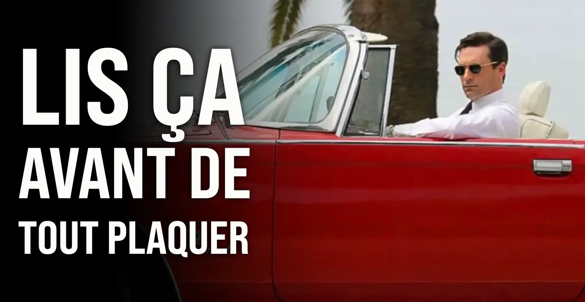 Un homme en chemise blanche et lunettes de soleil, conduisant une voiture décapotable rouge, symbolisant la crise de la quarantaine chez les hommes.