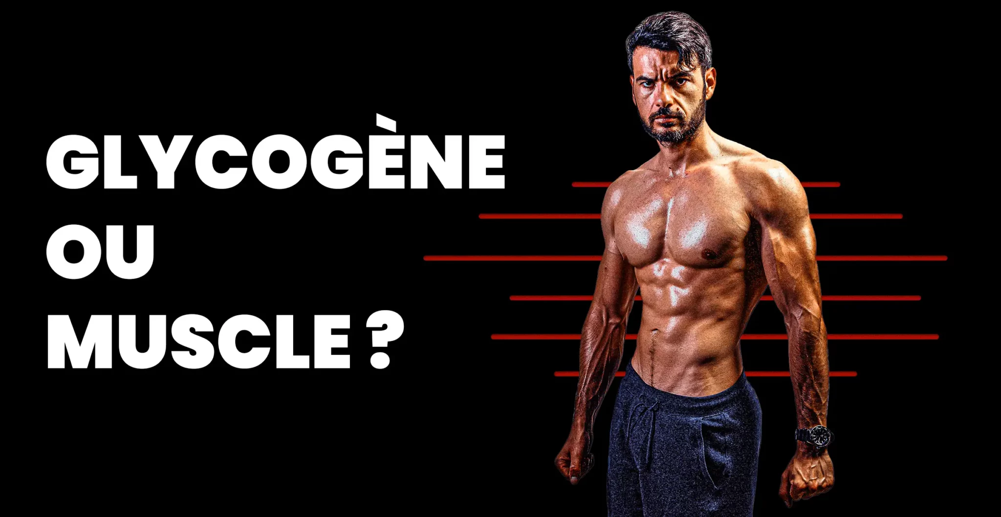 Homme musclé sec torse nu sur fond noir, représentant la différence entre perte de muscle et perte de glycogène pendant une sèche en musculation.